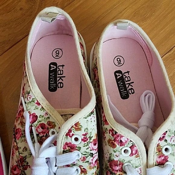 2 pair Tennis style sneakers - Picture 4 of 5